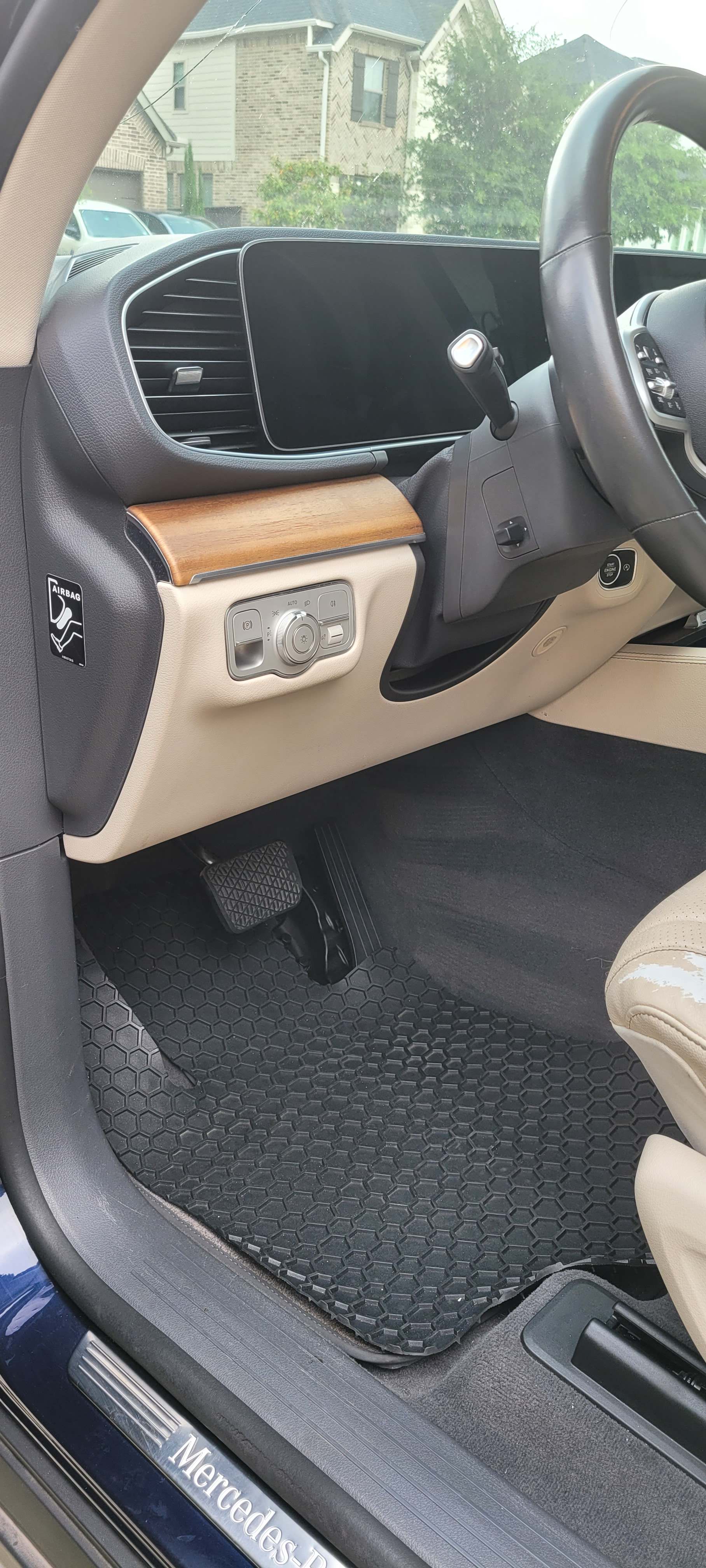 Mercedes footwell and floor mat detail