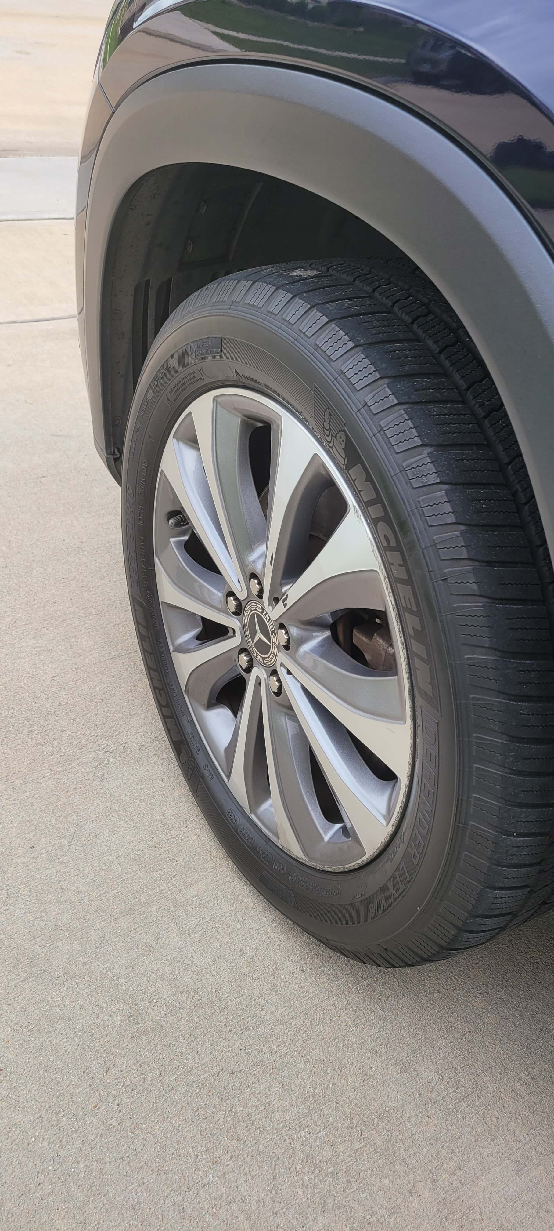 Mercedes wheel and tire detailing